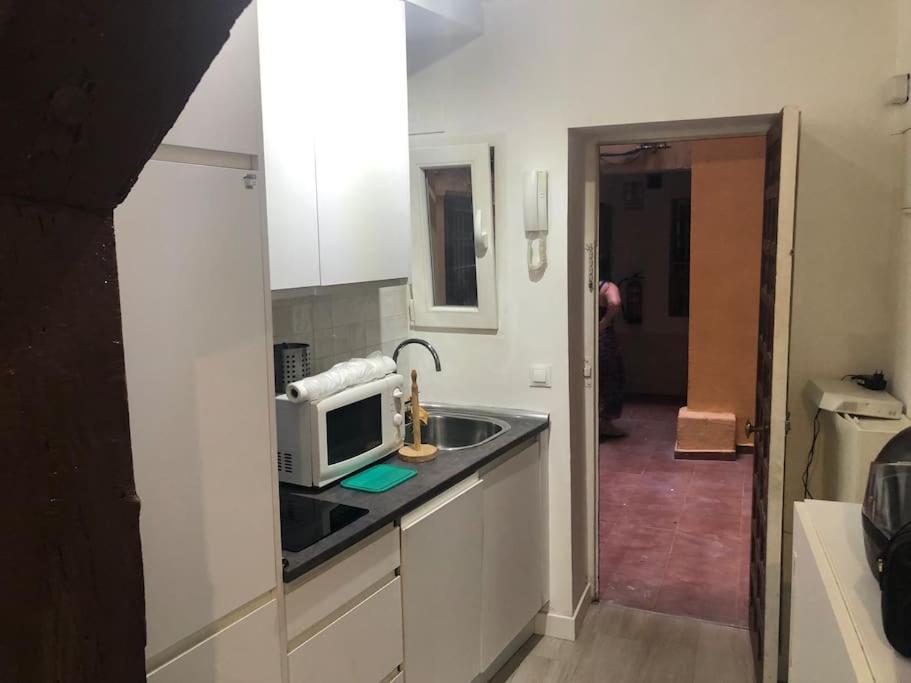 Tesorito, Estudio Individual En Malasana, Bajo Pequeno En Calle Del Tesoro Apartment Madrid Ngoại thất bức ảnh