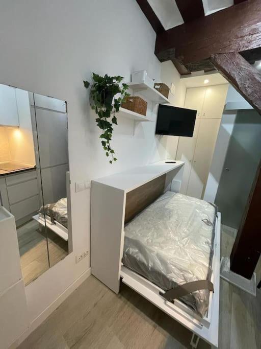 Tesorito, Estudio Individual En Malasana, Bajo Pequeno En Calle Del Tesoro Apartment Madrid Ngoại thất bức ảnh