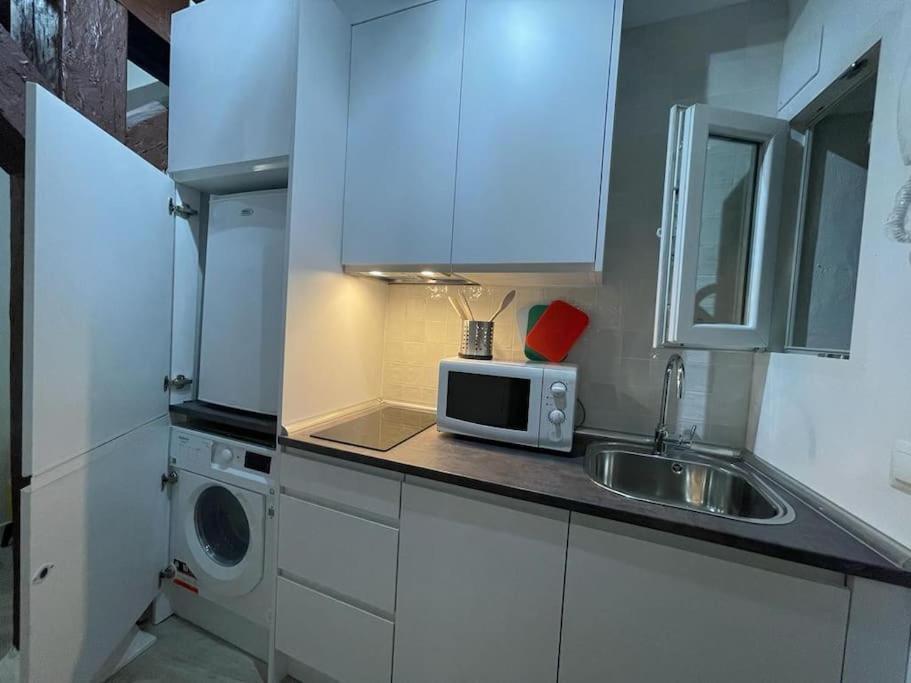 Tesorito, Estudio Individual En Malasana, Bajo Pequeno En Calle Del Tesoro Apartment Madrid Ngoại thất bức ảnh