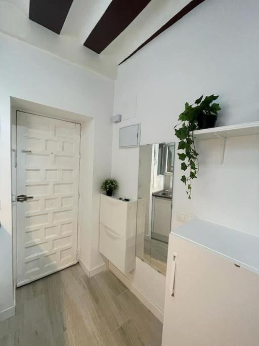 Tesorito, Estudio Individual En Malasana, Bajo Pequeno En Calle Del Tesoro Apartment Madrid Ngoại thất bức ảnh